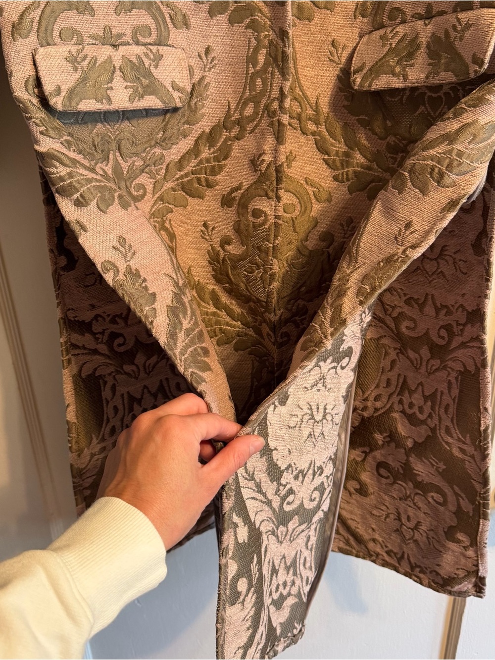 Leith Pink Floral Jacquard Overcoat with Side Slits - Picture 4 of 9